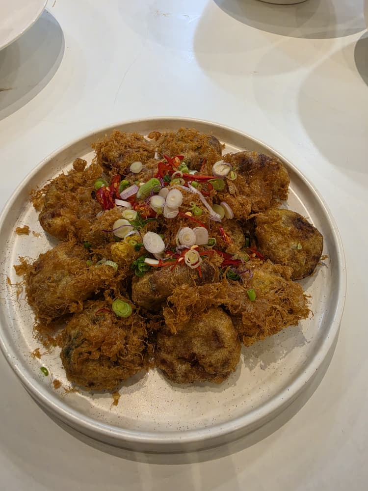 Belajar Teknik buat bergedel yang sedap, tidak mudah pecah, lembut dan enak sangat untuk di makan dengan Mee Kari atau Soto Ayam